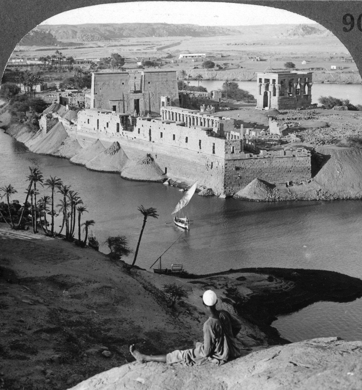 フィラエ島とその寺院を見下ろすエジプト、1905年。 作： アンダーウッドとアンダーウッド