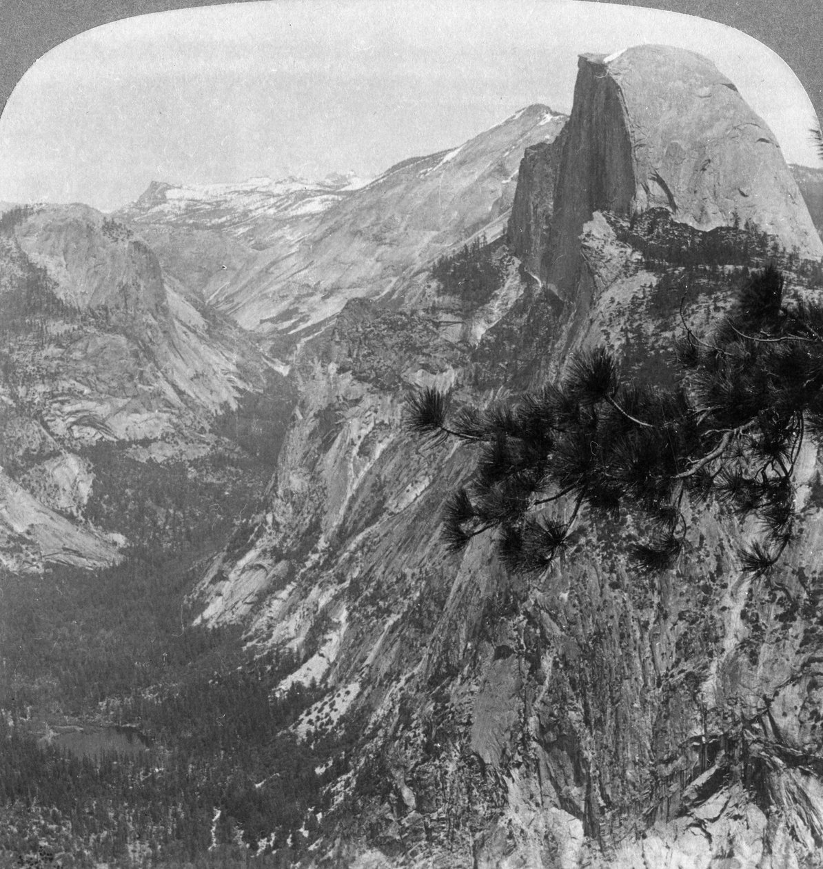 ミラーレイク、ハーフドームと雲の休憩、ヨセミテバレー、カリフォルニア州、アメリカ、1902 作： アンダーウッドとアンダーウッド