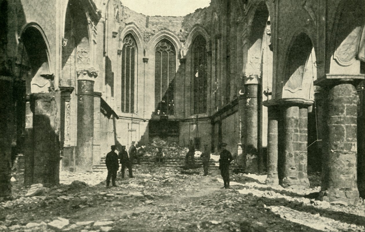 ベルギーのビゼにある廃墟の教会、1914-1918年、1920年。 作： アンダーウッドとアンダーウッド