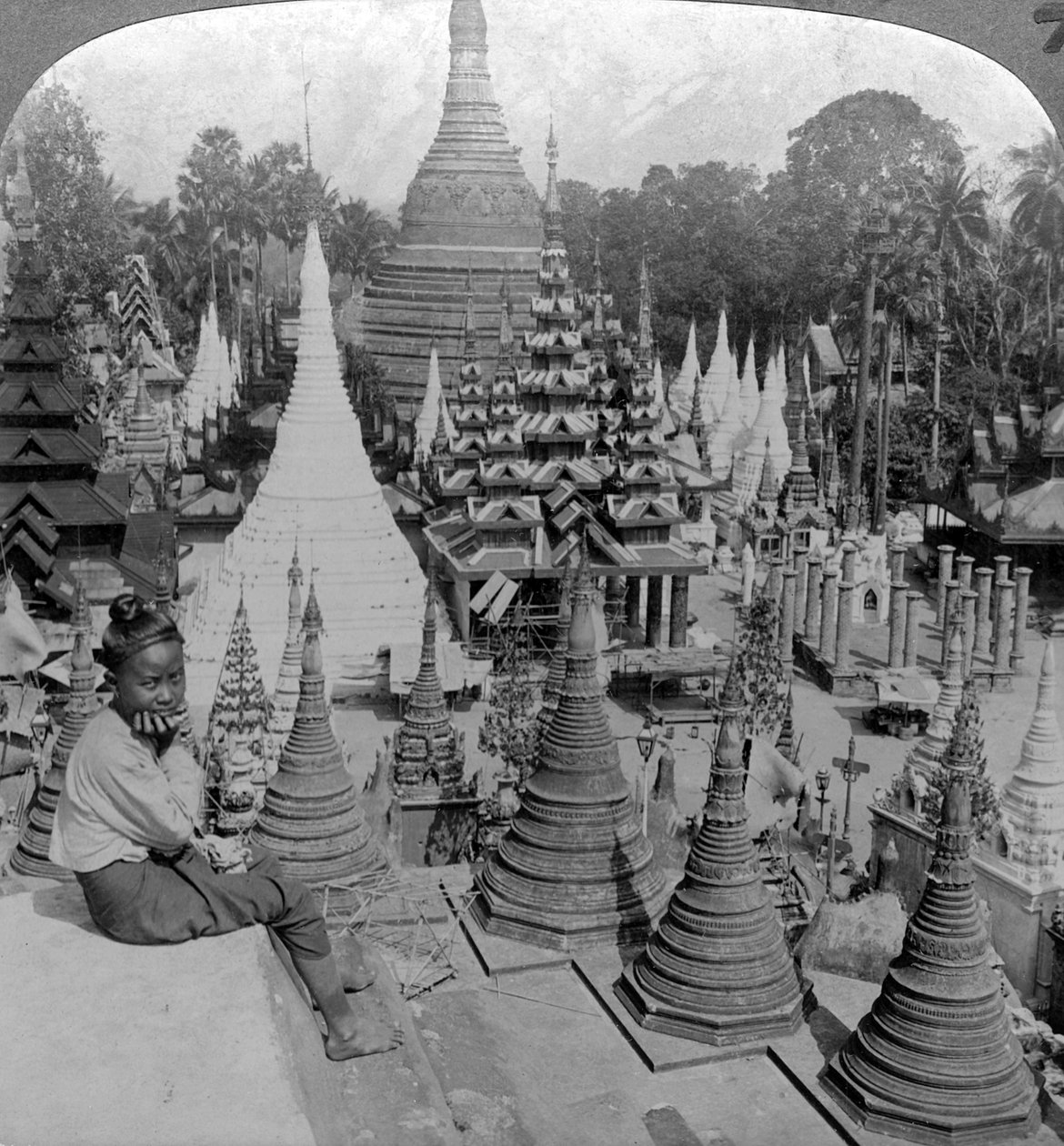 シュエダゴンパゴダ、ラングーン、ビルマ、c1900年代。 作： アンダーウッドとアンダーウッド