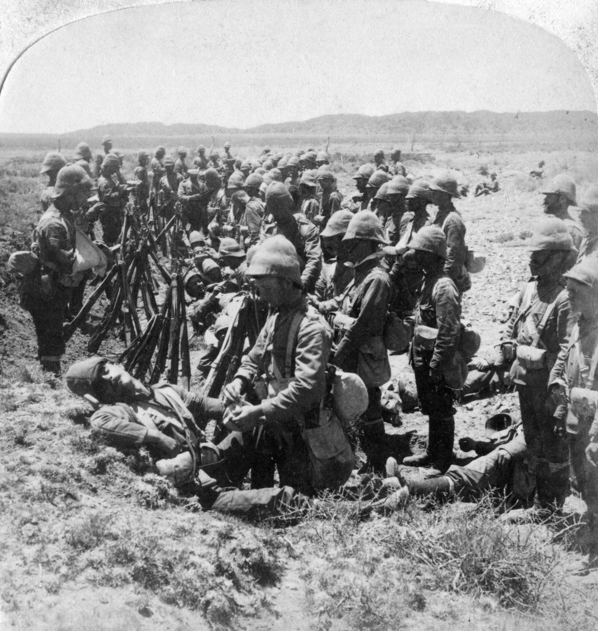 1900年12月30日、ドルドレヒトでイギリス軍の一部が打ち切られた後の悲しいロールコール。 作： アンダーウッドとアンダーウッド