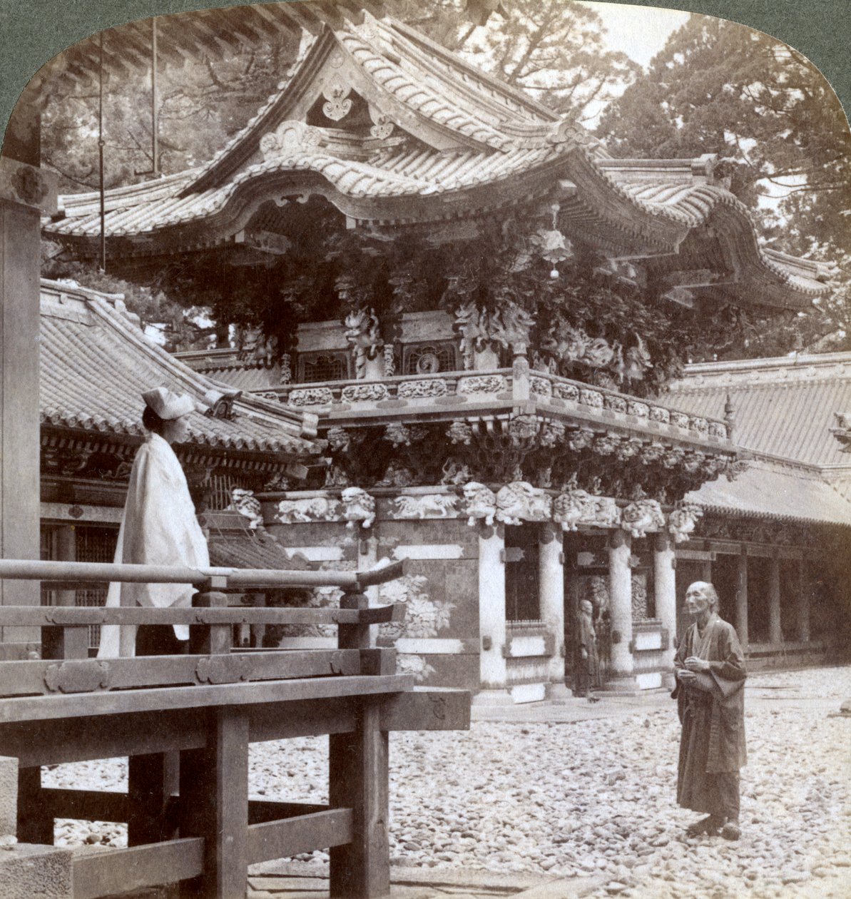 Yomeimon gate, Buddhist Temple of Yakushi, Nikko, Japan, 1904 作： アンダーウッドとアンダーウッド