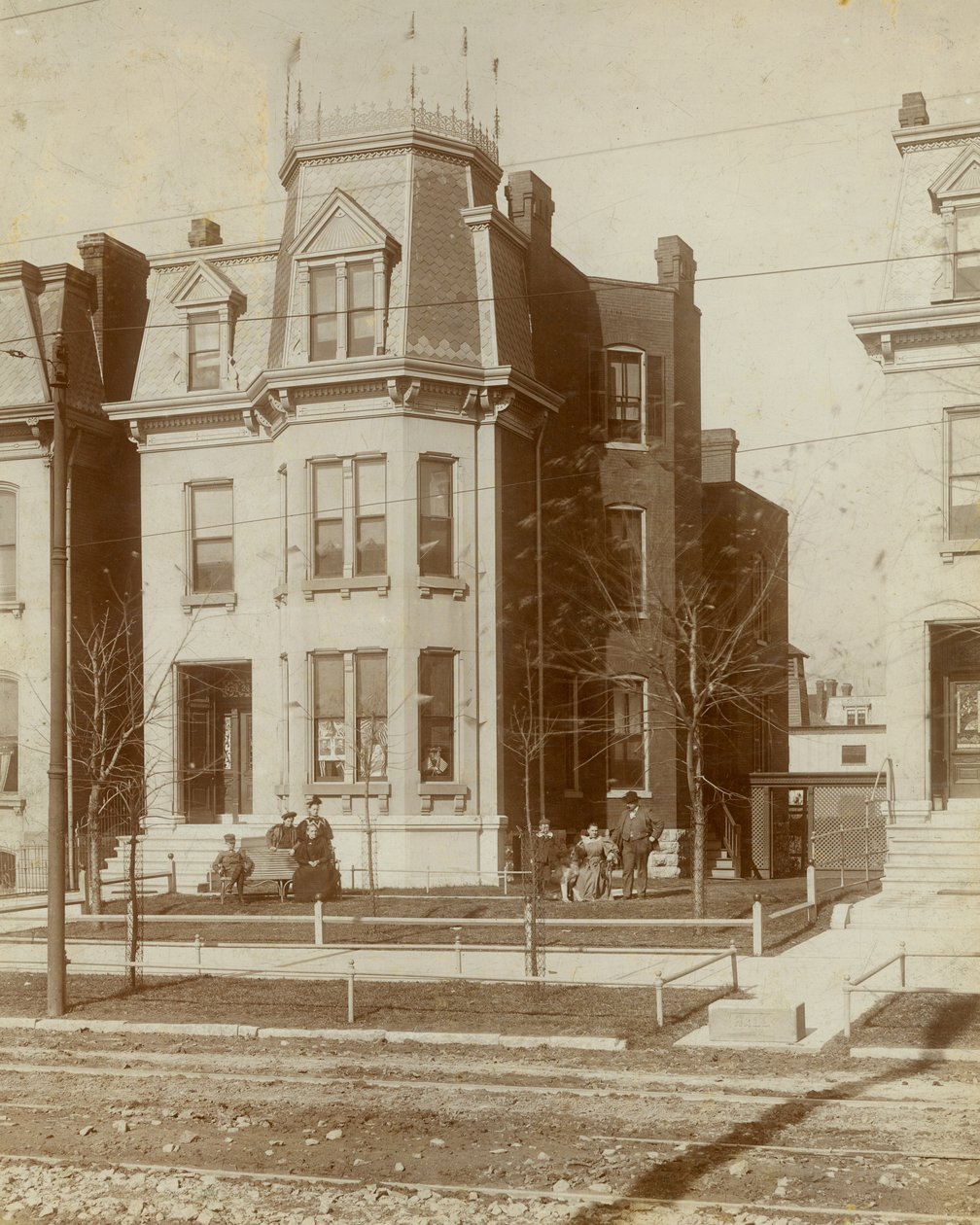 チャールズ・S・ブラウン邸。 2337 St. Louis Avenue 作： 不明