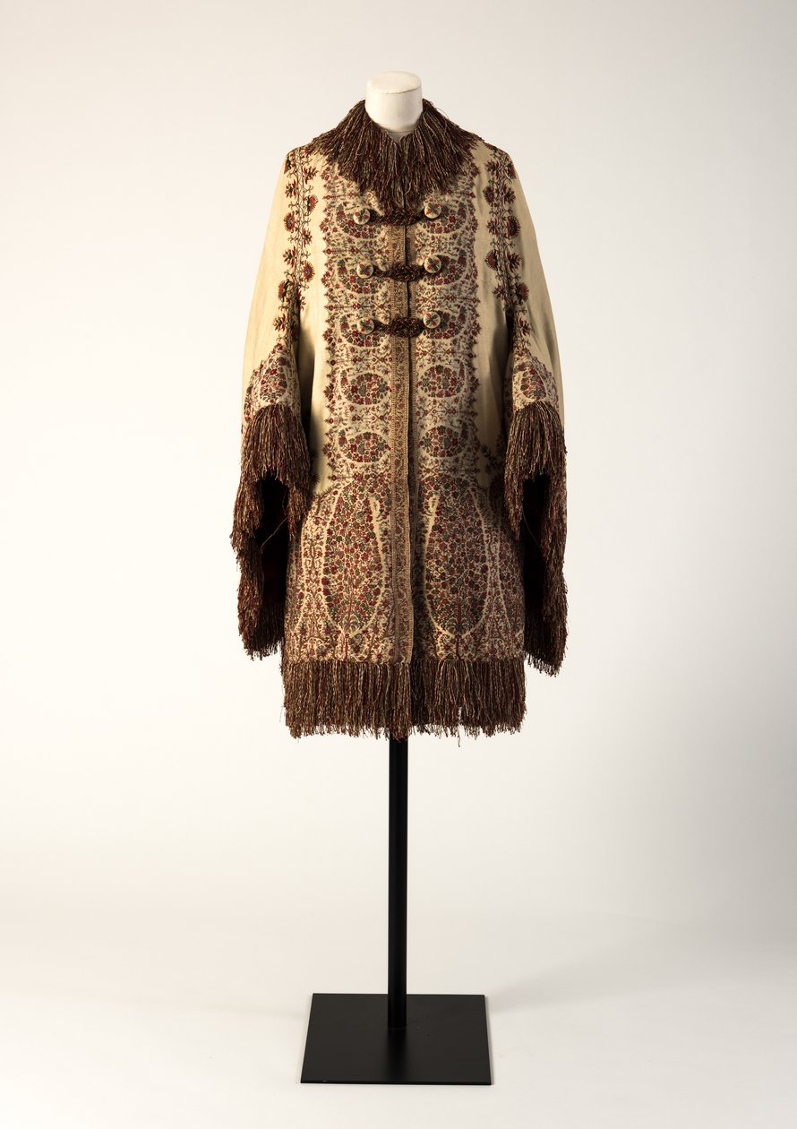 カシミールショールの織りから作られたクリームウールマントル、1870年代（ウール） 作： 不明不明