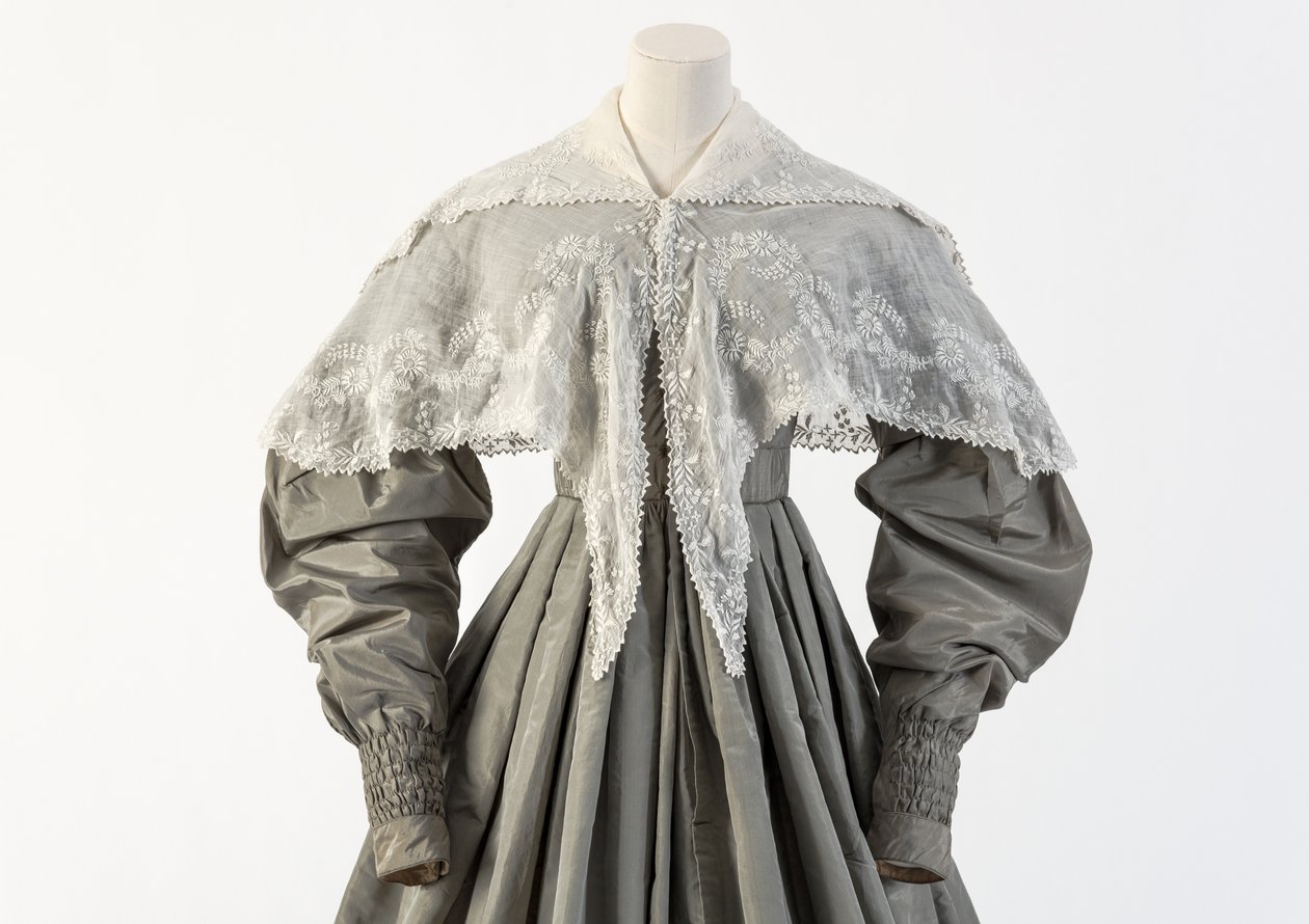 ホワイトワーク刺繍カラー、1830年代（レース＆シルク） 作： 不明不明