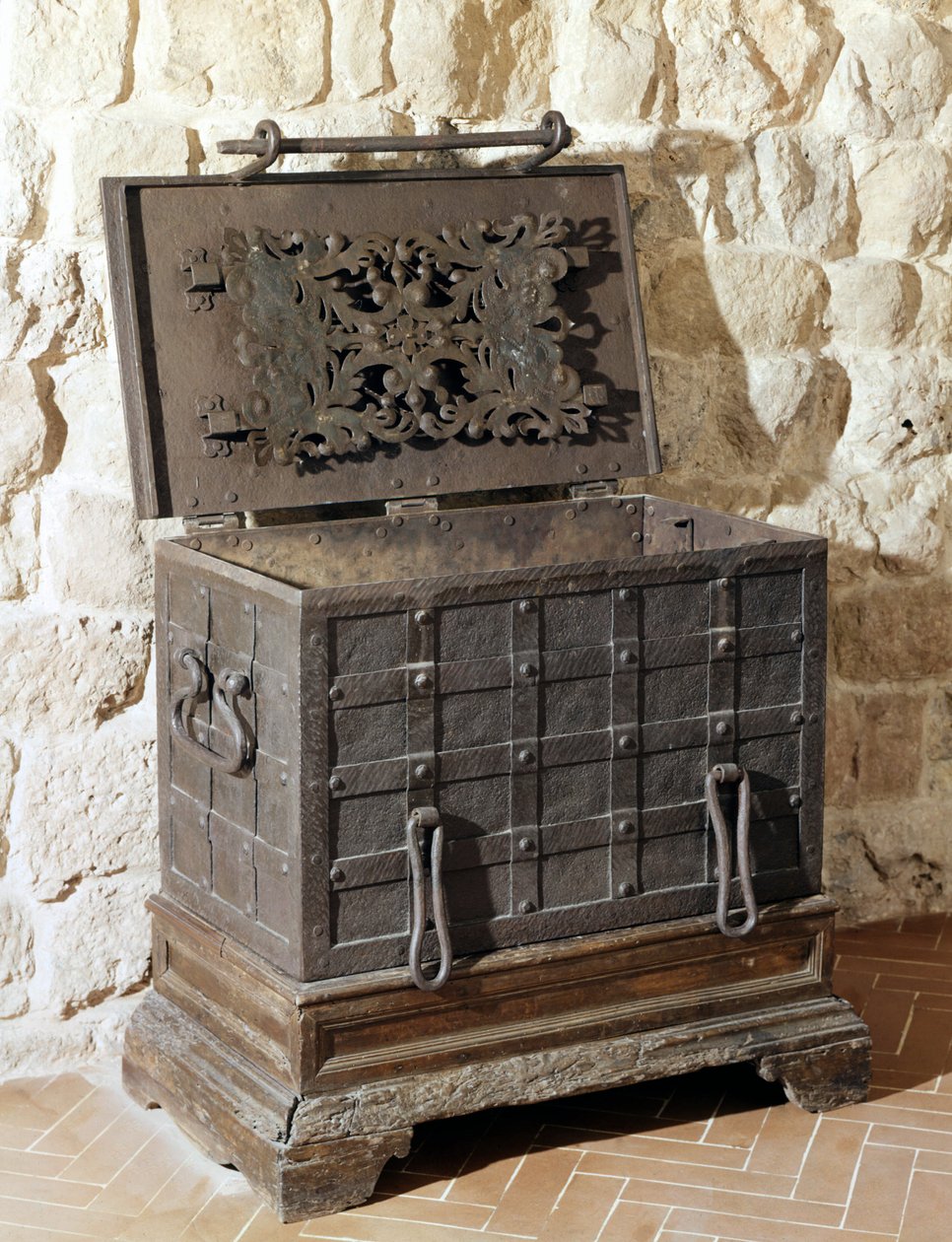 アンティークの銅製金庫