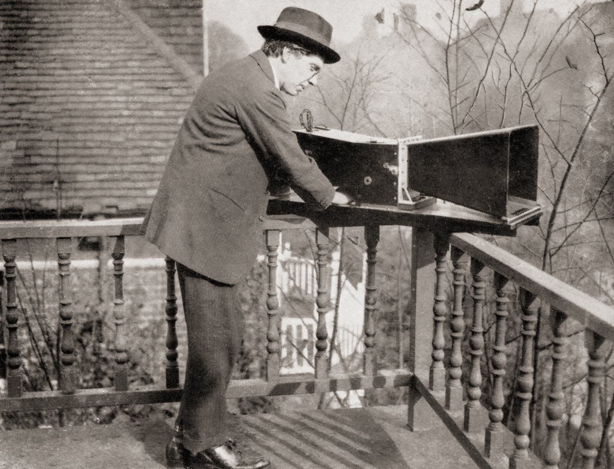 1930年に出版された、Master Minds of Modern Scienceのオーディオメーターを備えたArchibald Montgomery Low 作： 不明