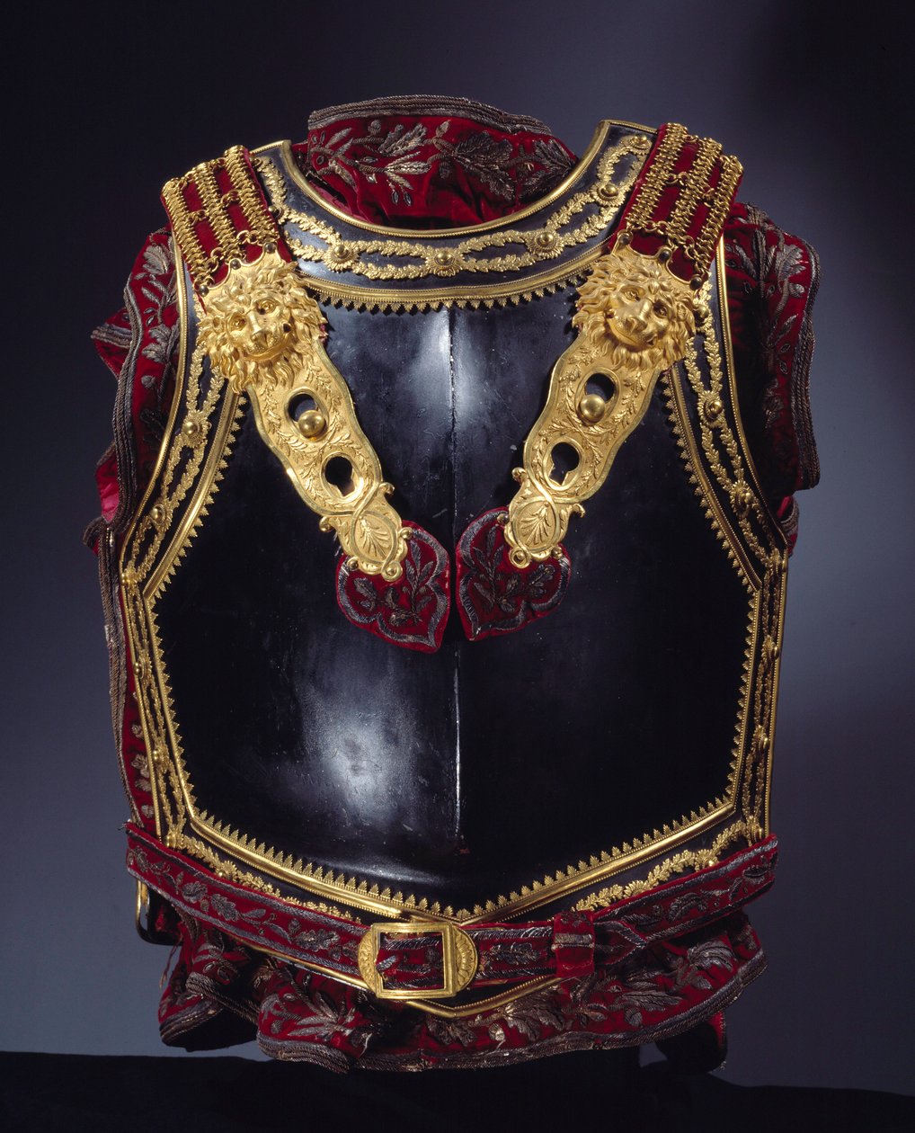 皇帝ナポレオン1世（1769-1821）のために、1807年のティルジット（Tilsit）の戦いのために設計された鎧櫃。パリ、レジオン・ドヌール美術館 作： 無名の画家
