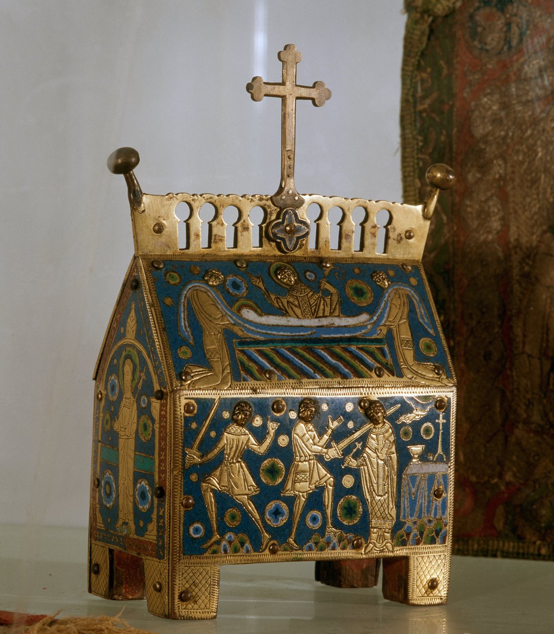 芸術作品：カンタベリー大司教聖トマス・ベケット（1118-1170）の電子メール、金、銅製の聖遺物箱 - 1170年12月29日にカンタベリー大聖堂で行われた大司教の暗殺とその葬儀を表現した装飾品（エナメル、金、銅製 作： 無名の画家
