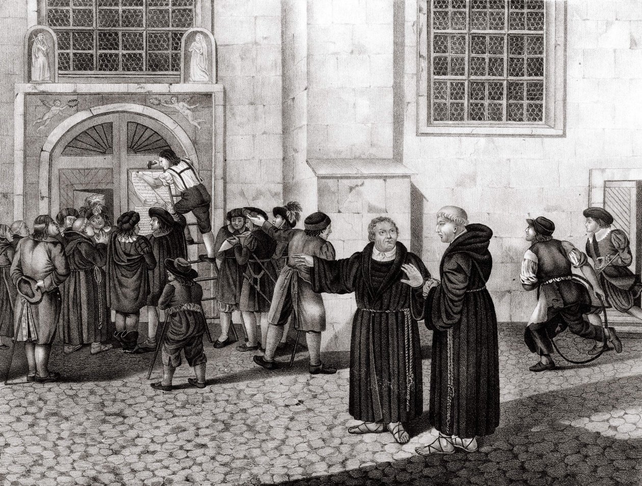 1517年10月31日、ルターはヴィッテンベルク城の城門に「免罪符の販売を非難する95ヶ条の論題」を掲げ、宗教改革の始まりとなった（写真）。 作： 無名の画家