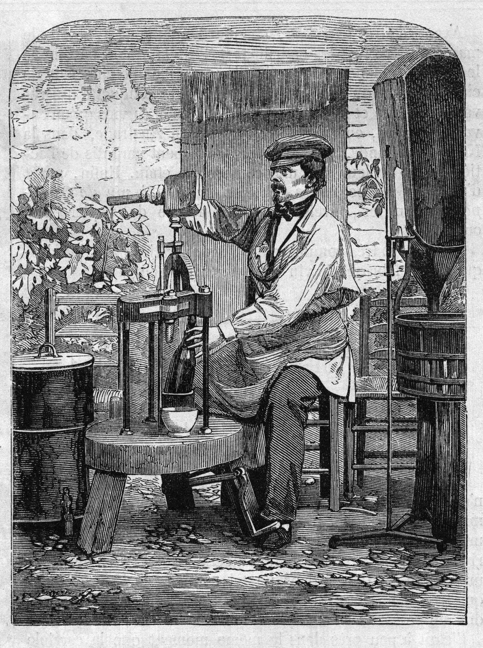 シャンパーニュワインの瓶詰め作業。1864年に描かれたもの。 作： 無名の画家