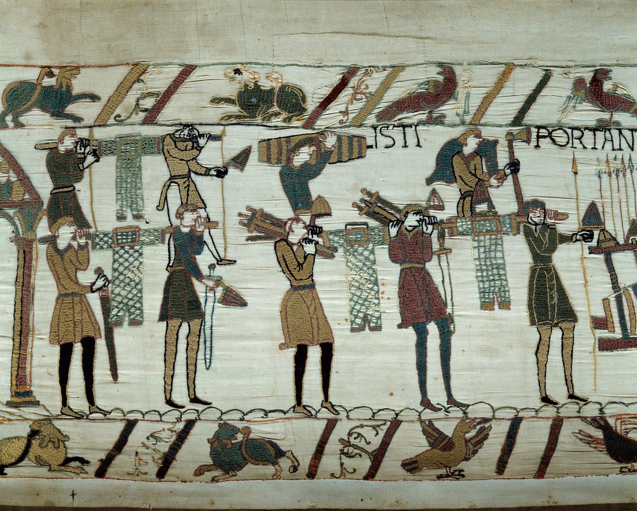 1066年、征服王ウィリアム（1027-1087）の艦隊がイングランドを征服するための燃料補給で、武器やワインが船に運ばれてくる バイユーのタペストリーまたはマチルド王妃の刺繍の詳細 作： 無名の画家