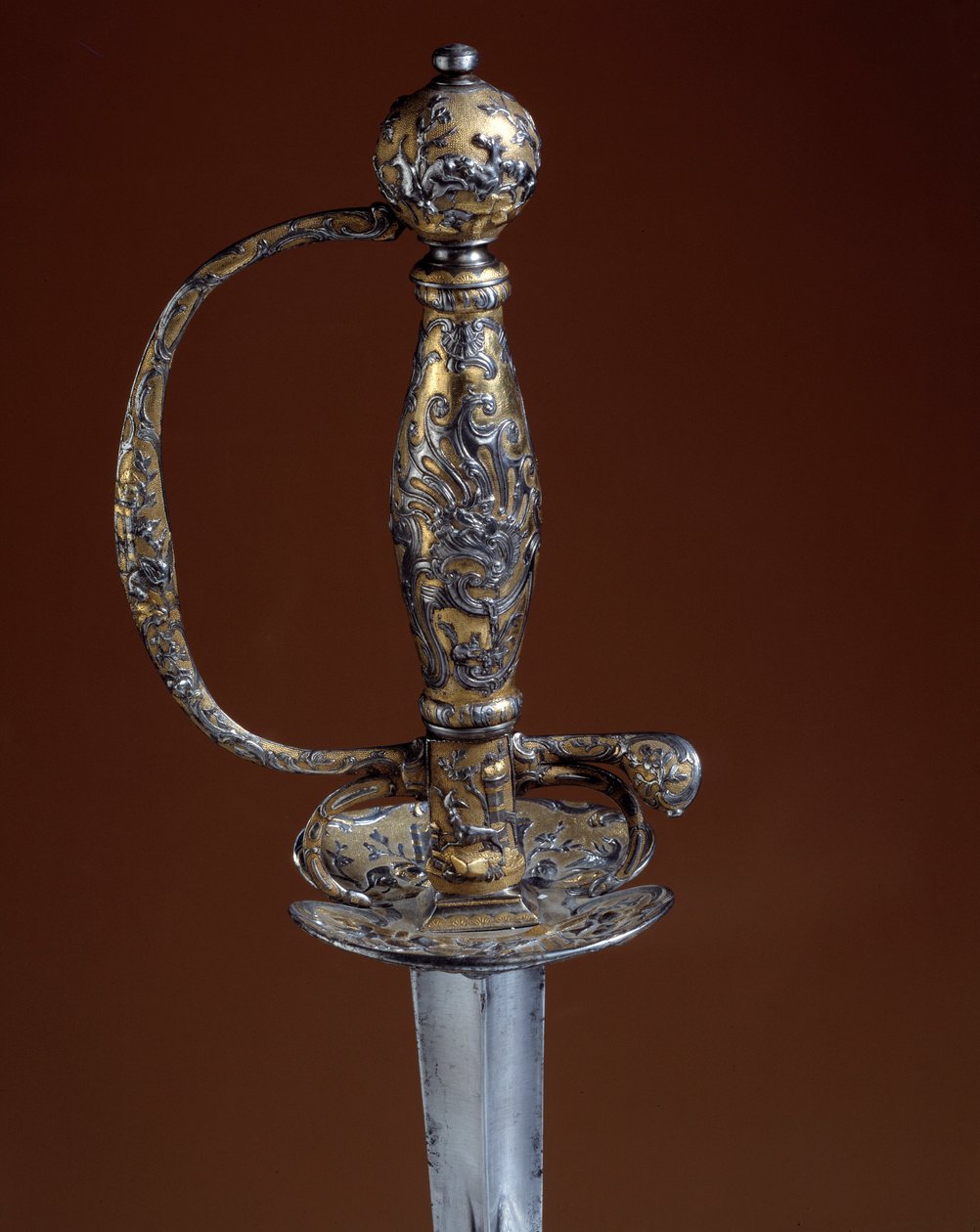 武具と銀製品。18世紀のシルバー・ゴールドの守護神。パリ、装飾美術 作： 無名の画家