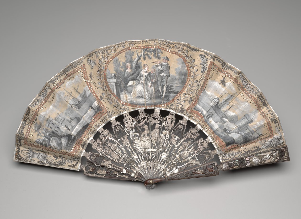 「グリザイユ」シーンの扇子、1780年代頃（二重絹の葉、真鍮、金属糸、骨または象牙、金メッキ、真珠層、ペーストの宝石のガッシュ） 作： 無名の画家