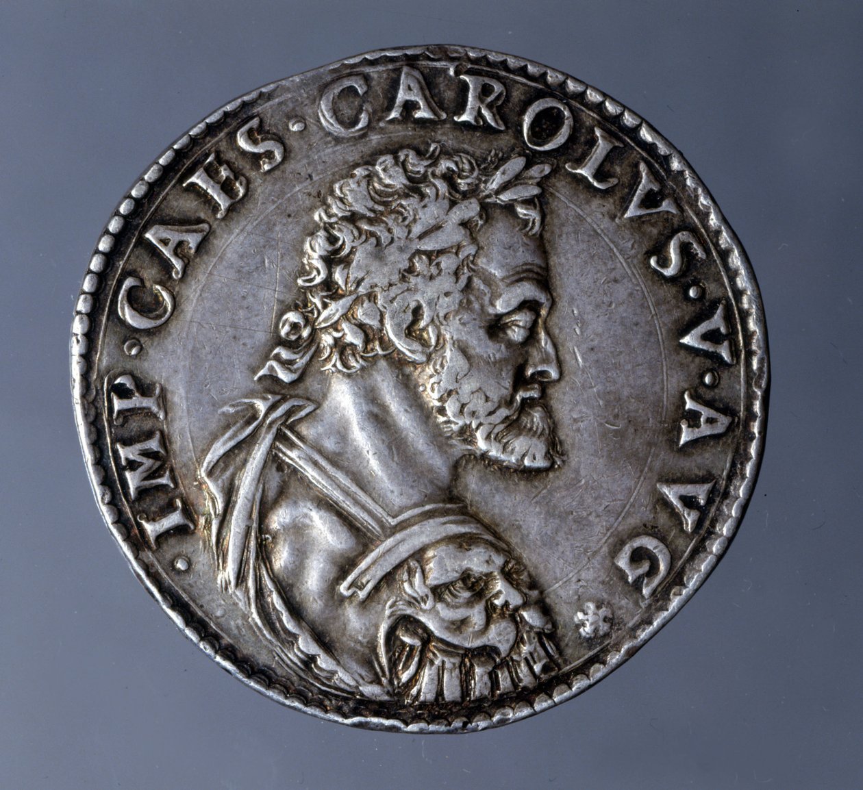 皇帝シャルル5世（1500-1558）の名前とイメージで鋳造された造幣局。 作： 無名の画家