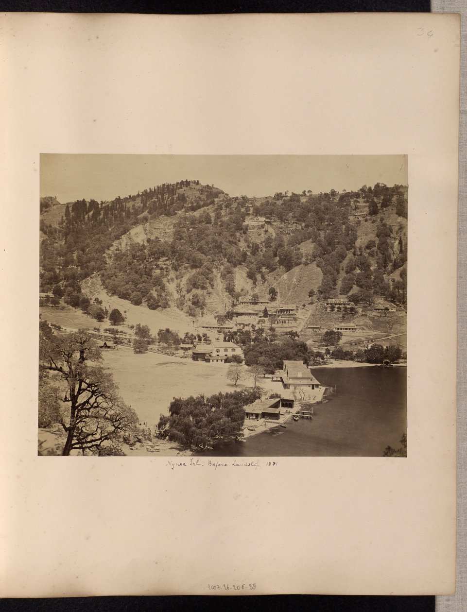 1881年、ランズリップ前のニネー・タル 作： 無名の画家