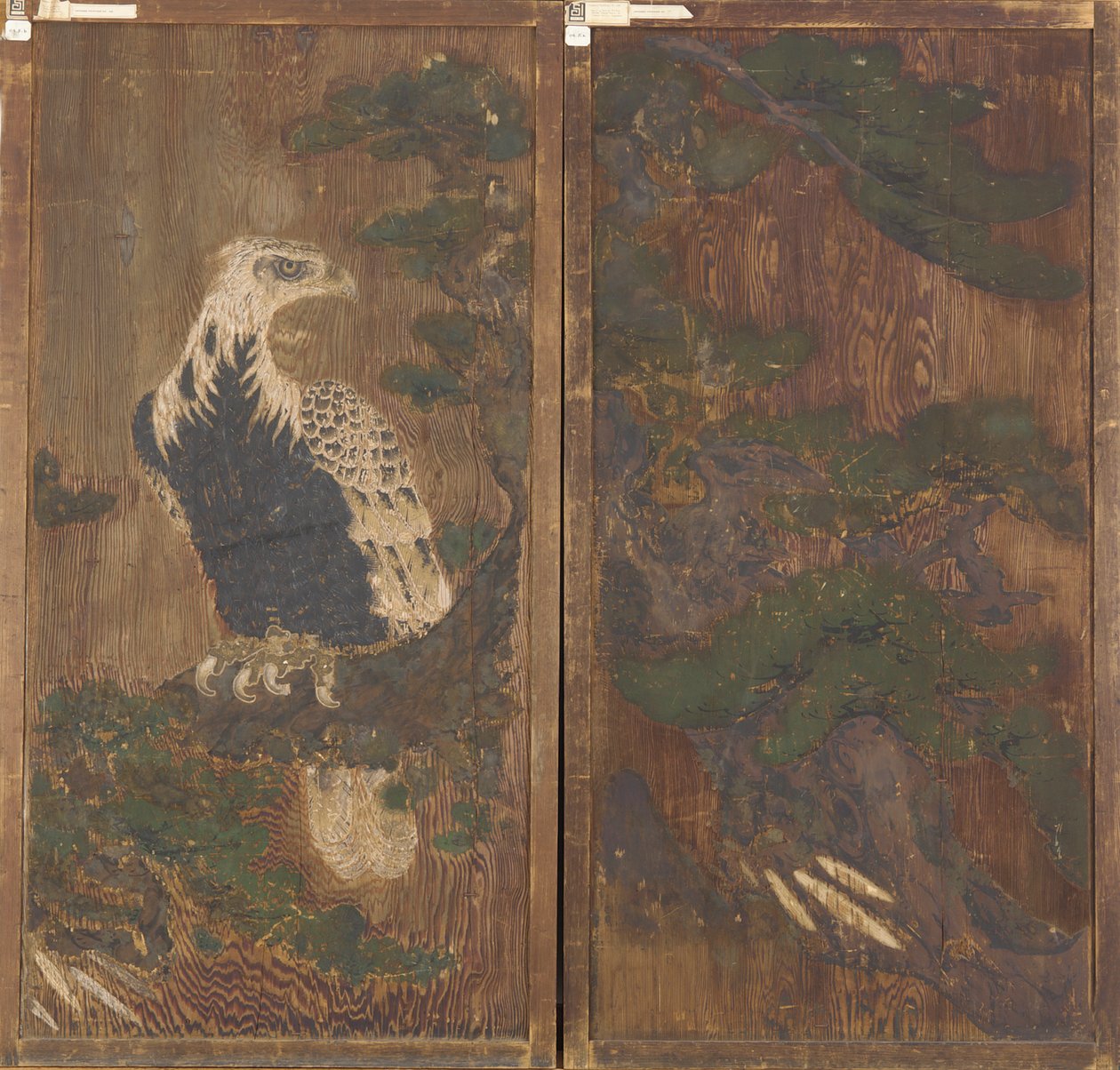 片側の松の木に鷲が描かれたドアのペア。 鹿と桜 作： 無名の画家