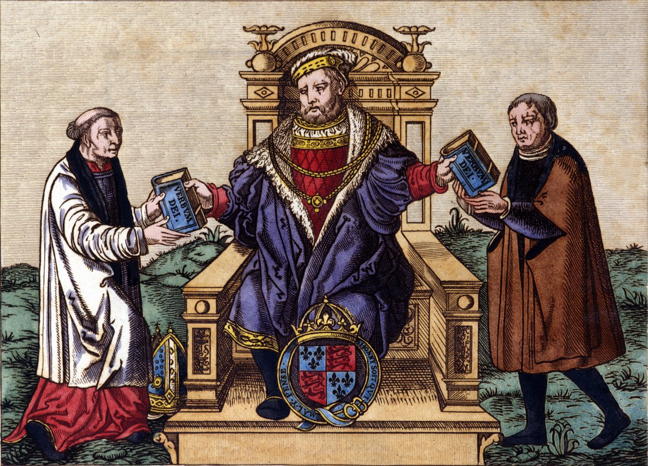イングランド王ヘンリー8世（1491年〜1547年）が玉座につき、2人の廷臣に聖書を発している肖像。カラー・エングレーヴィング。 作： 無名の画家