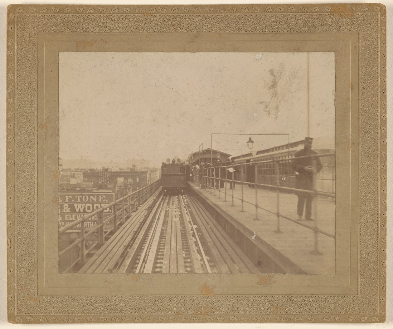 [駅を出発する列車の眺め]。 作： 無名の画家