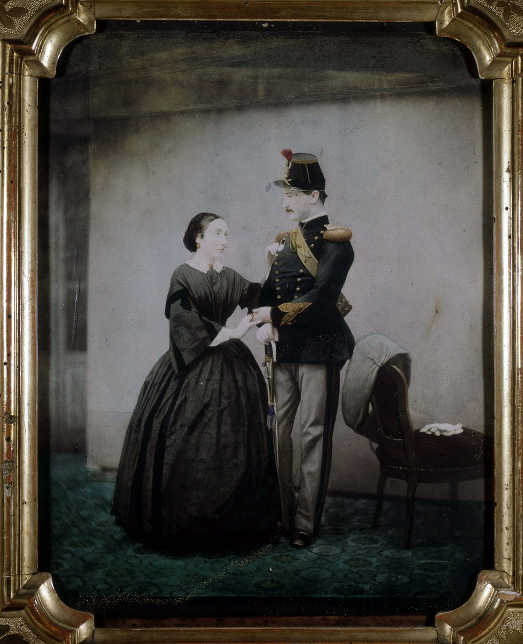 1850年に撮影された将校とその妻のカラー写真。 作： 未知の写真家