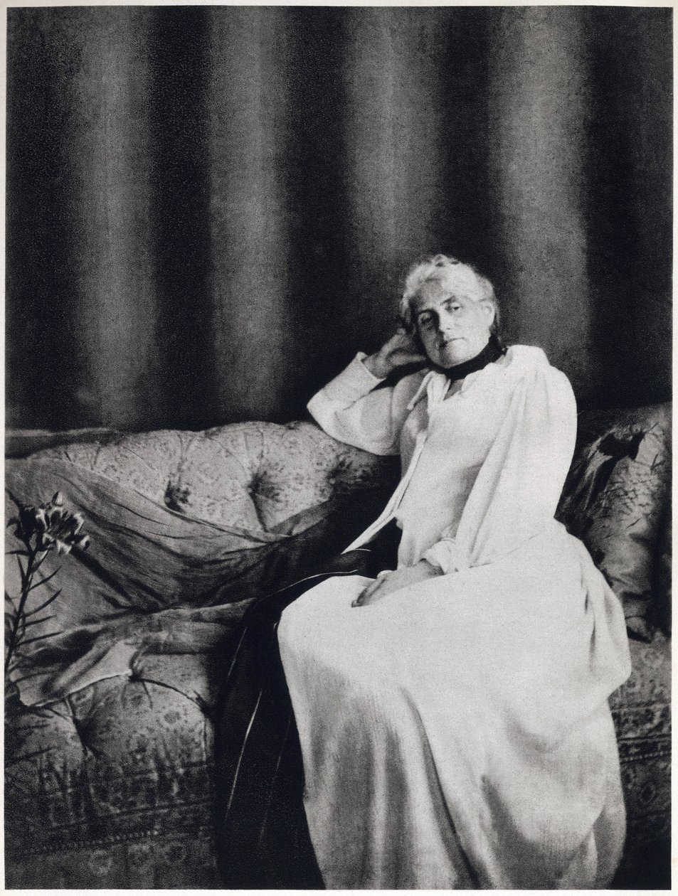 ベルト・モリゾの肖像、1893年頃（モノクロ写真 作： 未知の写真家