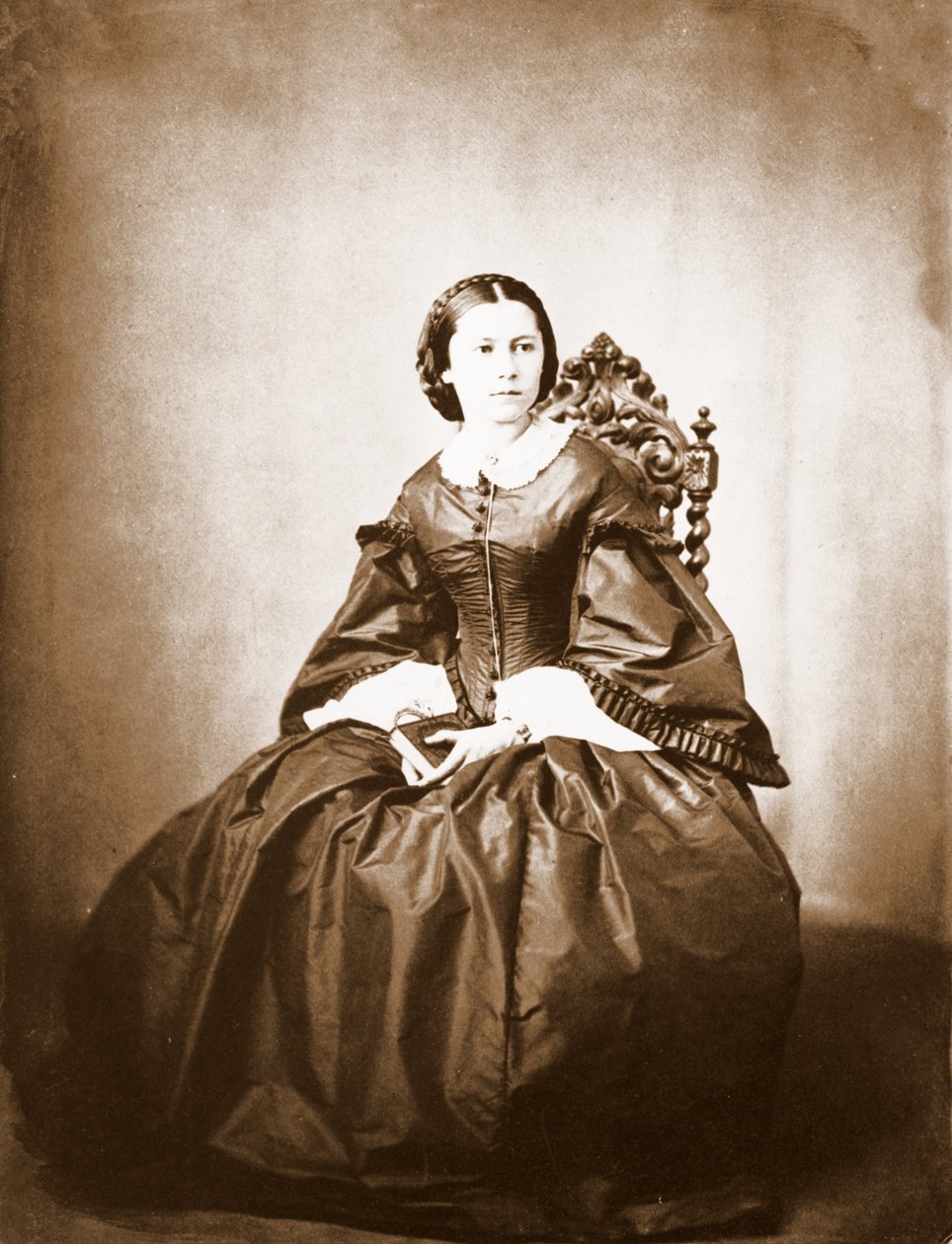 ロベルト・シューマンの妻、クララ・シューマン（1819〜1896）の肖像。 作： 未知の写真家