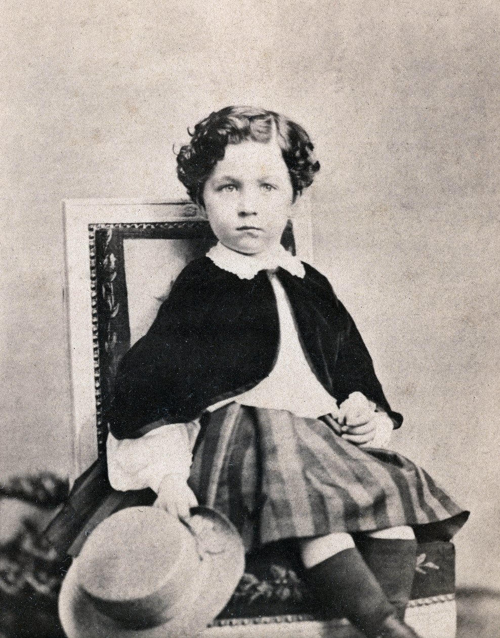 ナポレオン3世の息子、皇太子ユージーン・ルイ・ナポレオン・ボナパルト（1856-1879）の肖像。1860年6月にフォンテーヌブローで撮影された匿名の写真 作： 未知の写真家