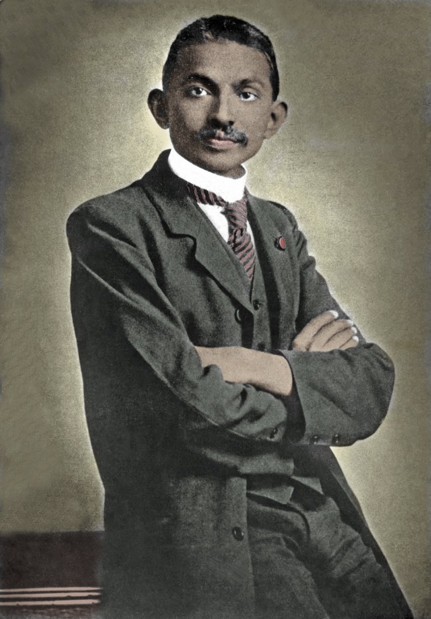 インドの政治的・精神的指導者、モハンダス・カラムチャンド・ガンジー（1869-1948）の肖像。 作： 未知の写真家