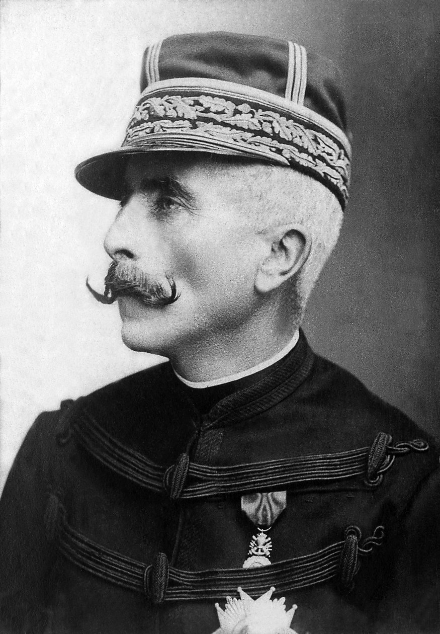 フランス軍の将軍、ガストン・アレクサンドル・オーギュスト・ドゥ・ガリフェ侯爵（1830-1909）の肖像。 作： 未知の写真家