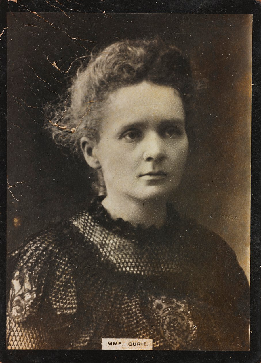 ピエール・キュリーの妻で、1903年に夫とともにノーベル物理学賞を、1911年には化学賞を受賞した。 作： 未知の写真家