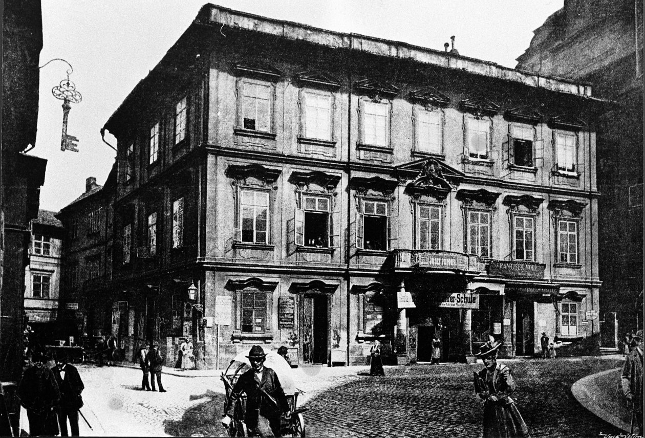 1897年以前のプラハ。作家フランツ・カフカが生まれた建物。 作： 未知の写真家