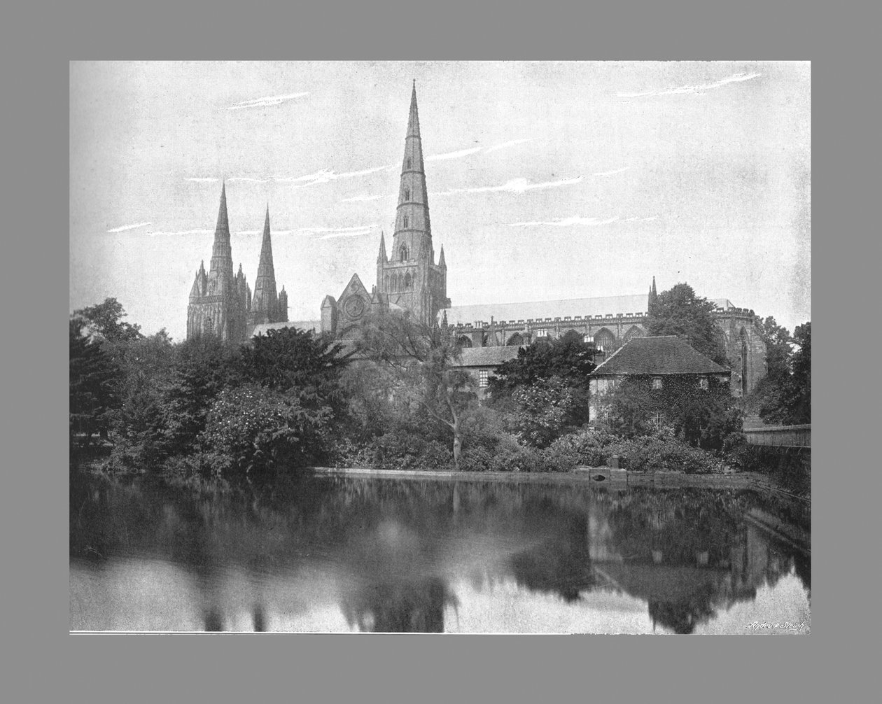 リッチフィールド大聖堂、c1900 作： バレンタインアンドサンズ