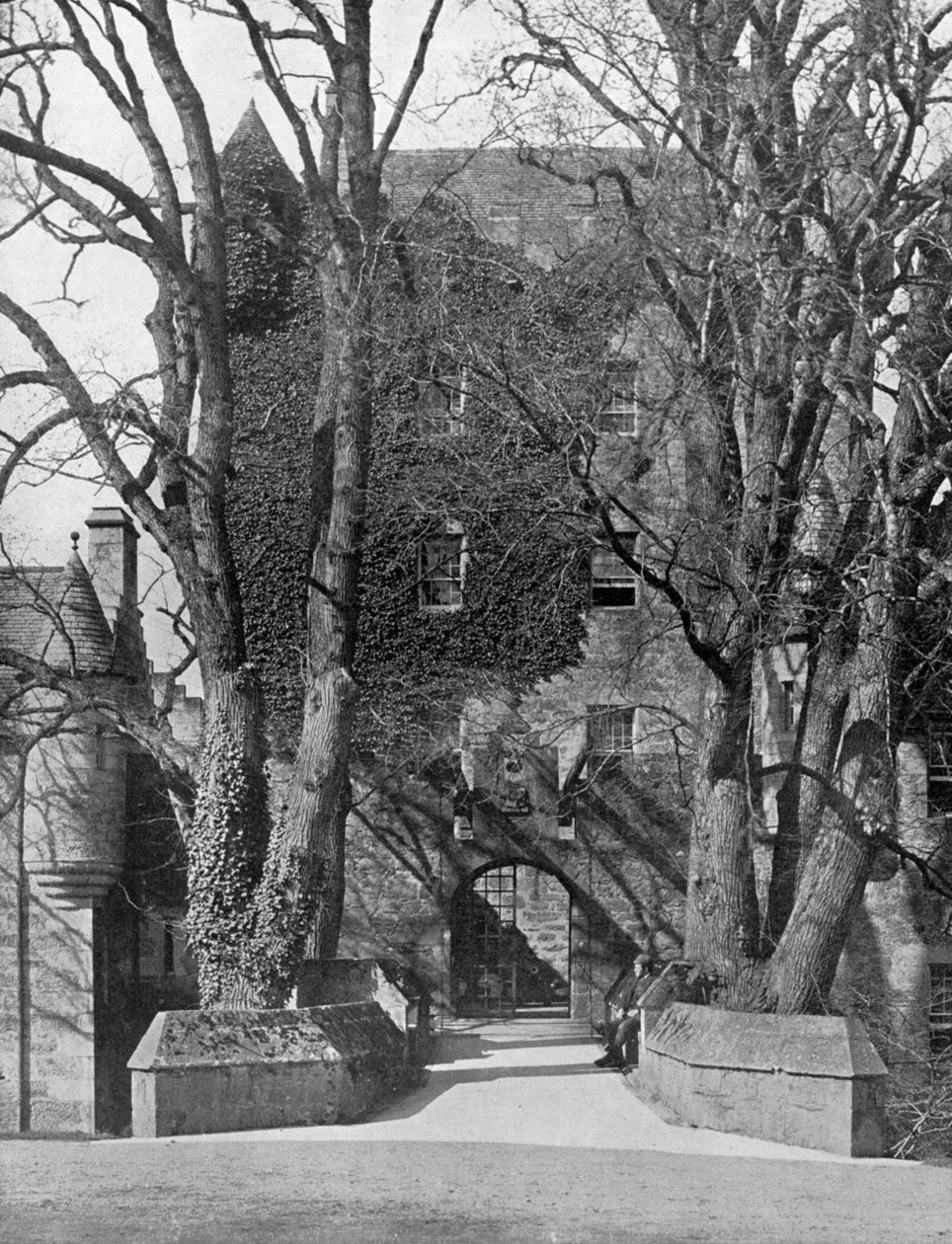 跳ね橋、コーダー城、スコットランド、1924-1926 作： バレンタインアンドサンズ