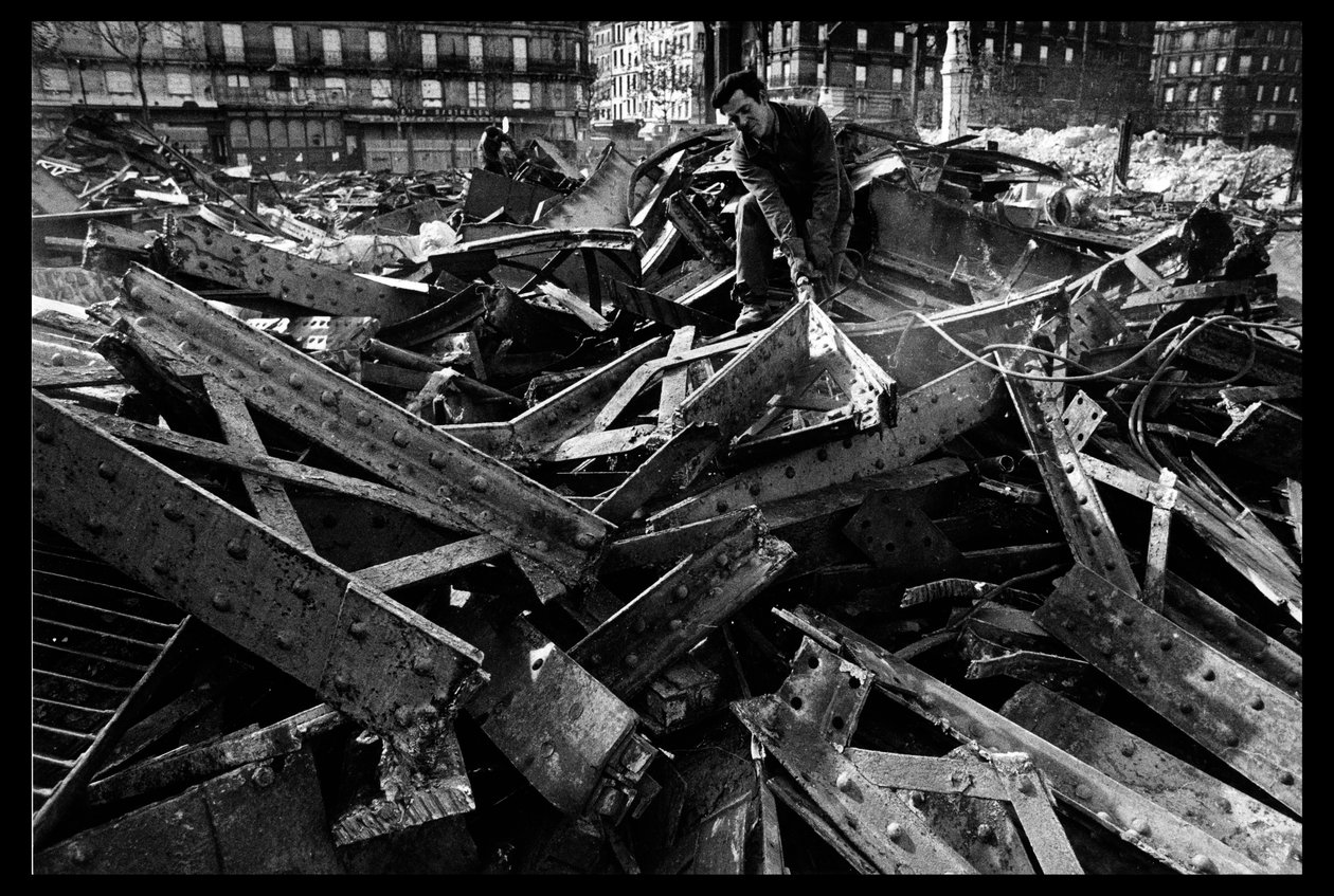 1971年8月、パリの中央市場の解体（モノクロ写真 作： ビクター・バルタード