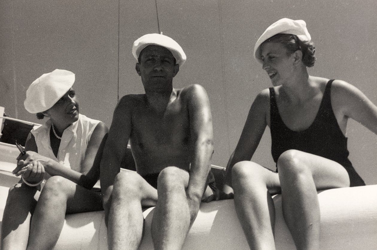 アルバム「At the Edge of Oceania 28th July to 10th August 1935」より、客船「オセアニア」の乗客たち。 作： ヴィンチェンツォ・バロッキ