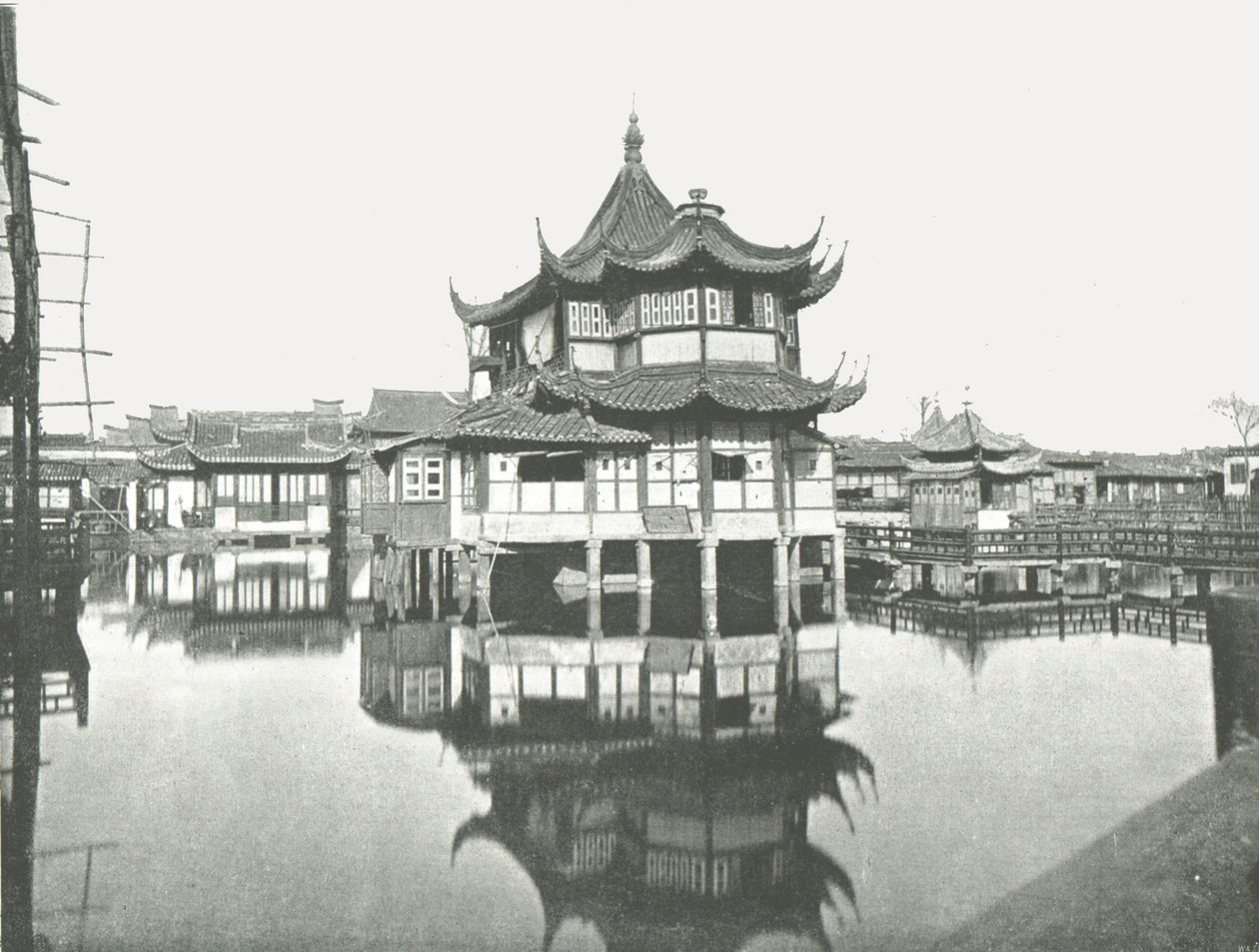 パブリックティーガーデンの1つ、中国、上海、1895年。 作： W and S Ltd