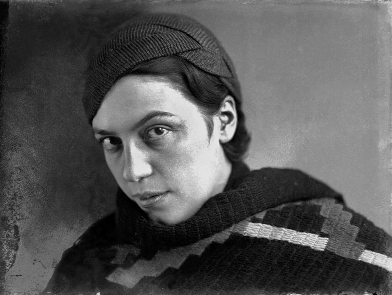 アニタ・ピットーニの肖像、1940年頃（モノクロ写真） 作： ワンダ・ウルツ