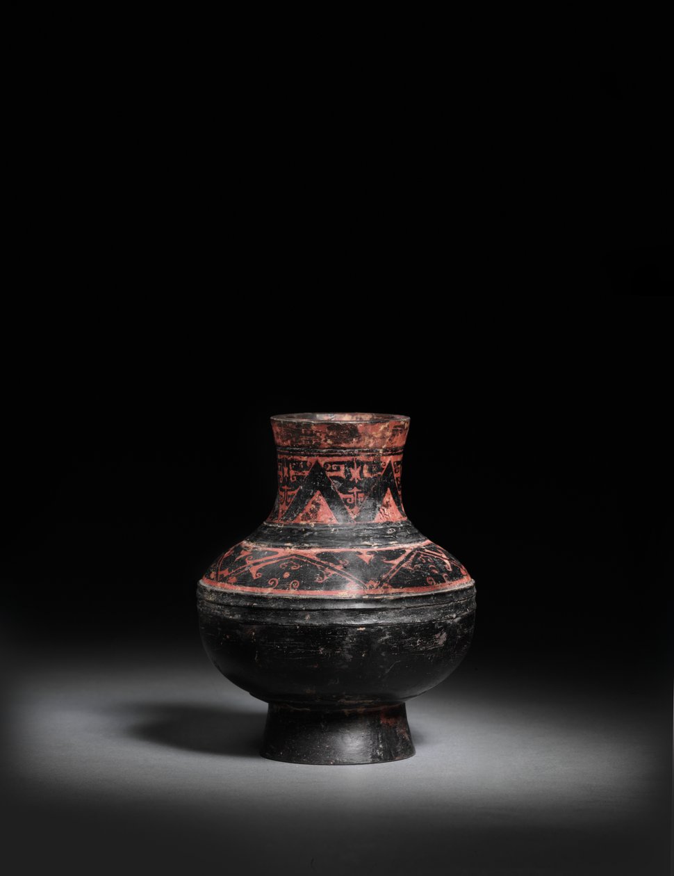 中国美術 飾り壺 黒色漆器 壺 山と草木の風景 漆塗り たたん