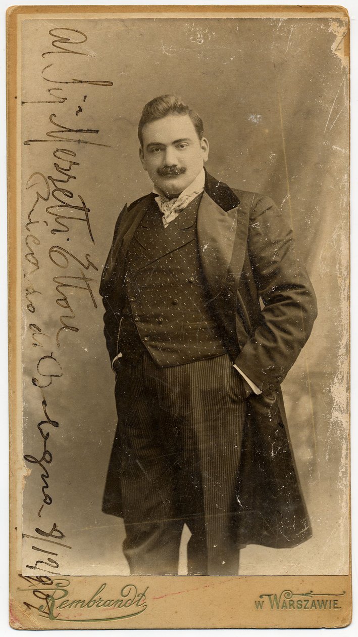 オペラ歌手のエンリコ・カルーソの肖像、1873～1921年、1900年代。 作： ワルシャワ。写真スタジオレンブラント