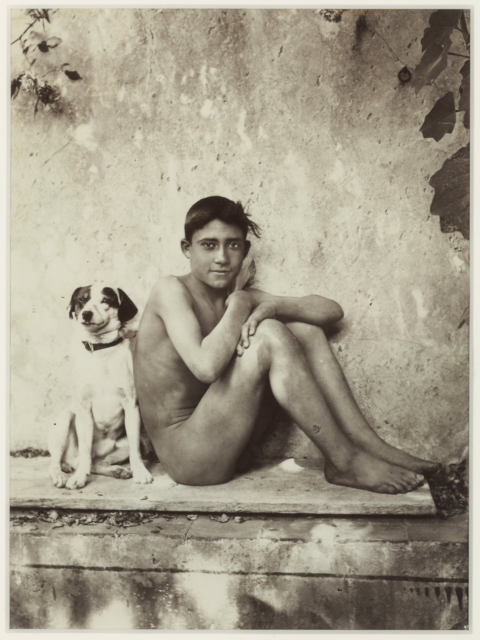 少年と彼の犬、タオルミーナ、イタリア、1900年頃（卵白印刷） 作： ヴィルヘルム・フォン・グローデン男爵