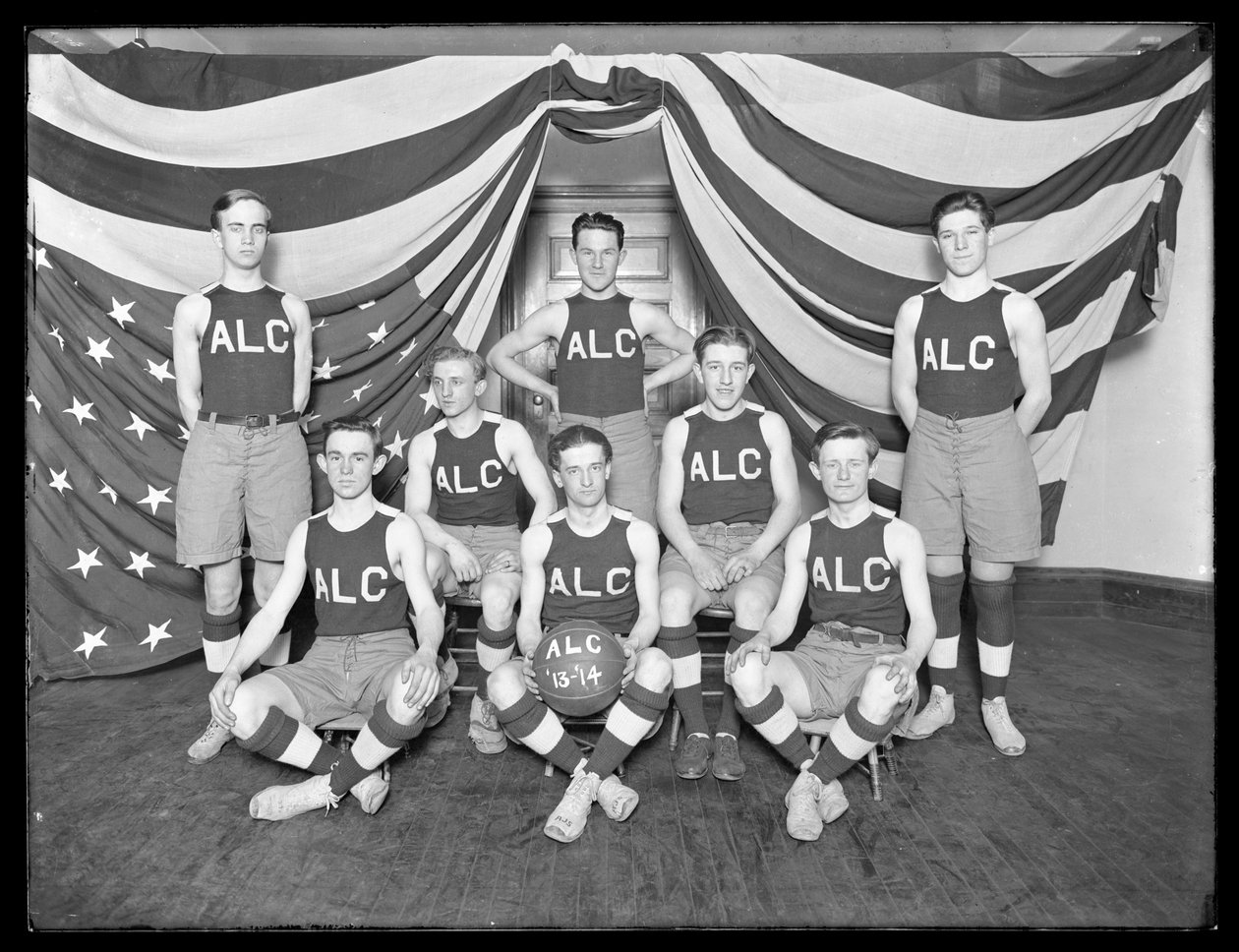ALCバスケットボールチームグループの肖像、c.1913-14 作： ウィリアムデイビスハスラー