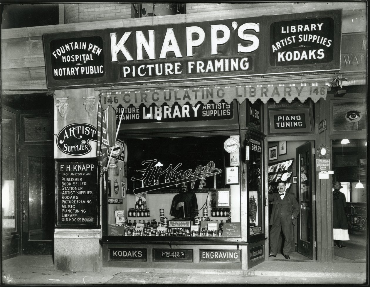 Knapp&39;s Picture Framing、Stafford Inc.ウィンドウディスプレイ、146ハミルトンプレイス、1914 作： ウィリアムデイビスハスラー