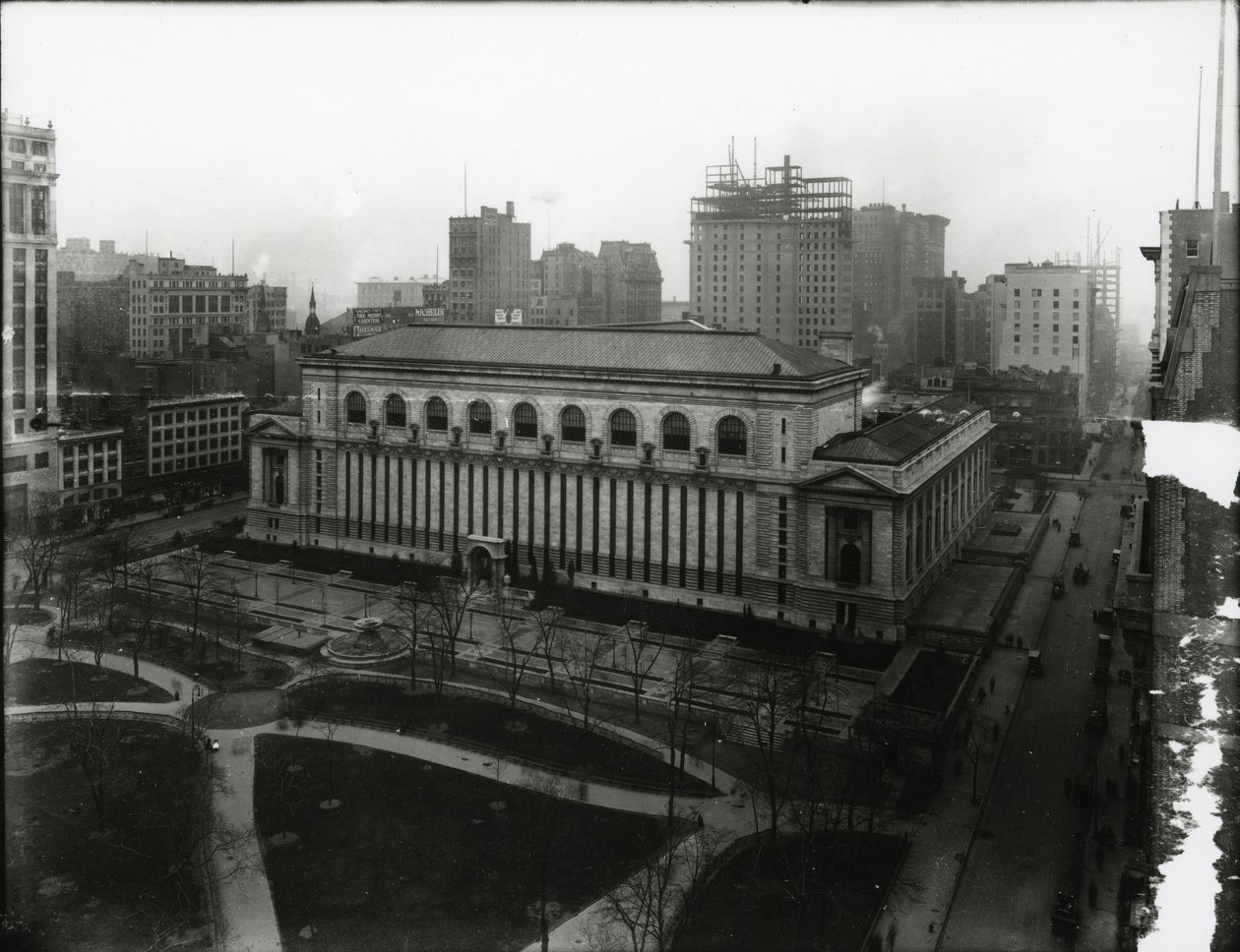 ニューヨーク公共図書館とブライアントパーク、c.1910-21 作： ウィリアムデイビスハスラー