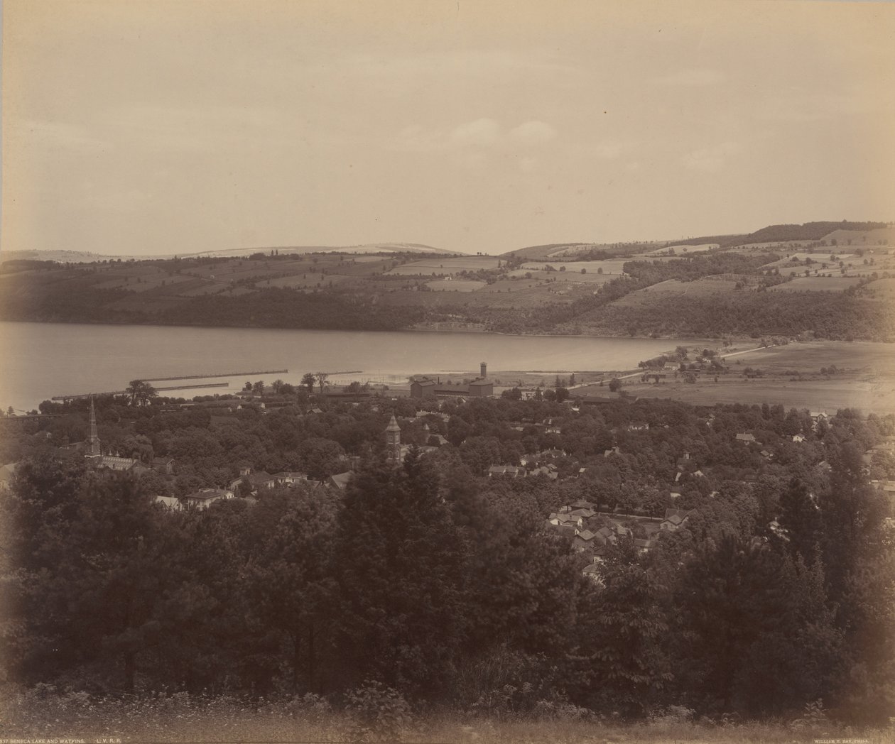 セネカ湖とワトキンス,c.1895年（写真） 作： ウィリアム・ハーマン・ラウ