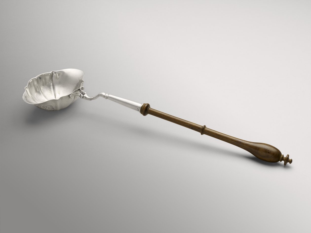 パンチまたはトディレードル、c。 1754-1785（銀と正体不明の木材） 作： ウィリアムホリングスヘッド
