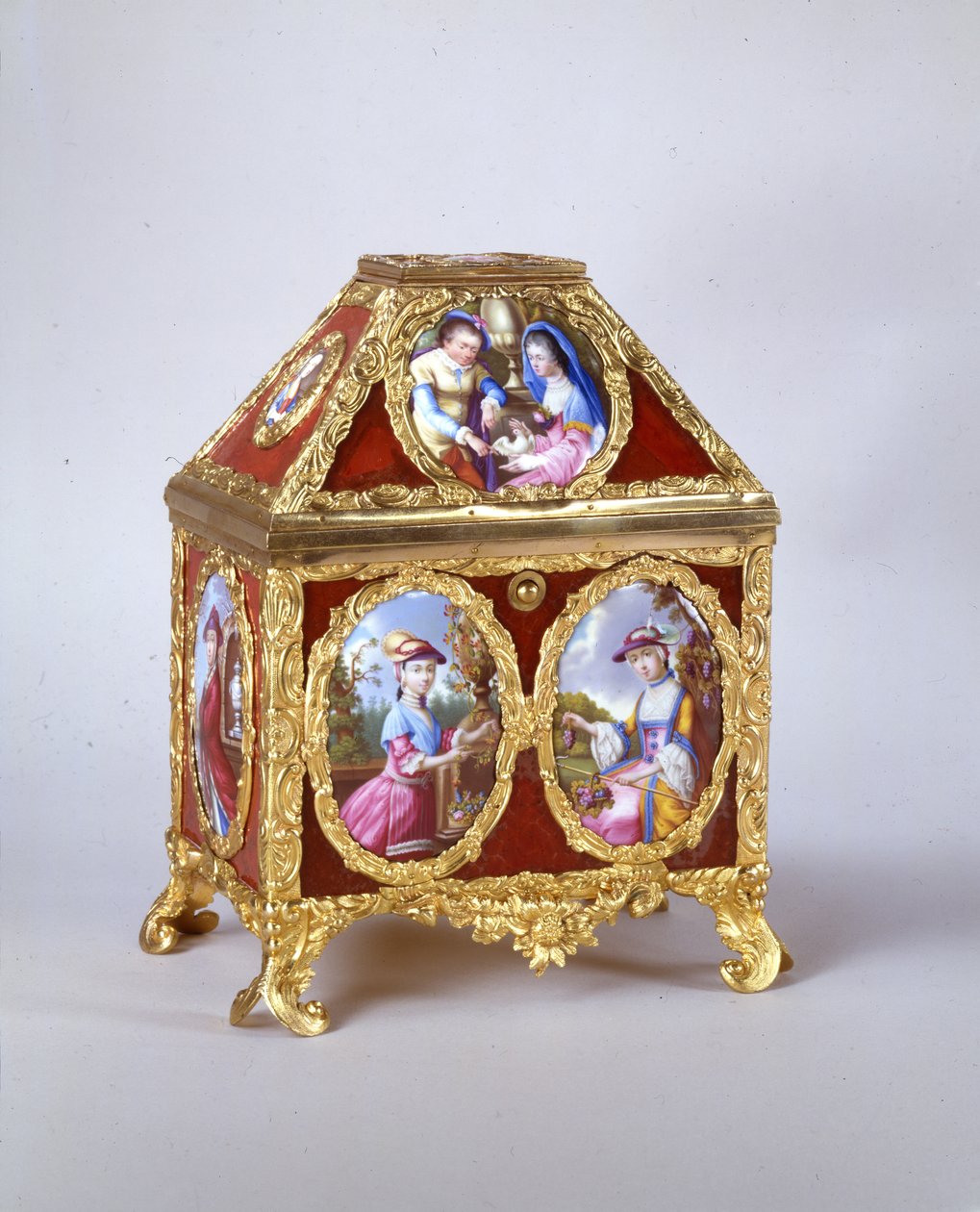 1770年頃、ジェームズ・コックス作のヴァージ・ウォッチが入ったジョージ3世の棺（金色の金属、エナメル、ヴェール・エグロメーズ）（741846も参照 作： ウィリアム・ホプキンス・クラフト