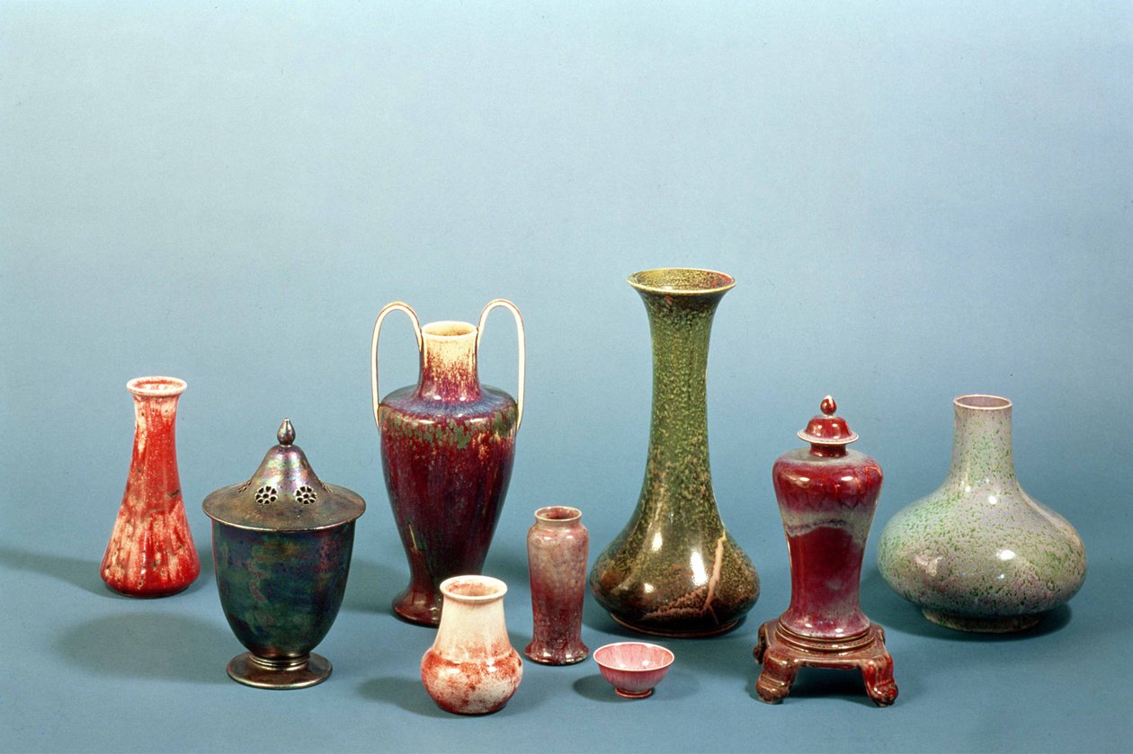 1898〜1935年にラスキン陶器で作られた陶器の花瓶と鉢のグループ（陶器） 作： ウィリアム・ハウソン・テイラー