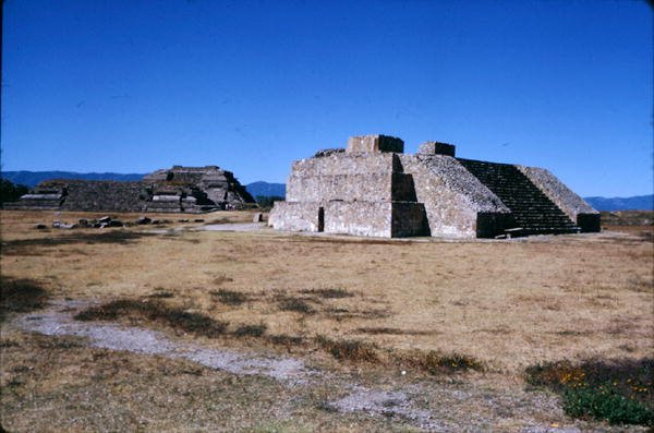 天文台、紀元前500年頃、紀元前900年 作： ザポテック