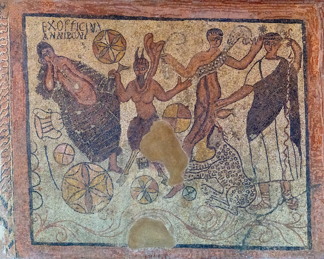 バッカスのシーンを描いた西暦 4 世紀のローマ時代のモザイク、2021 年（写真） 作： 。 。