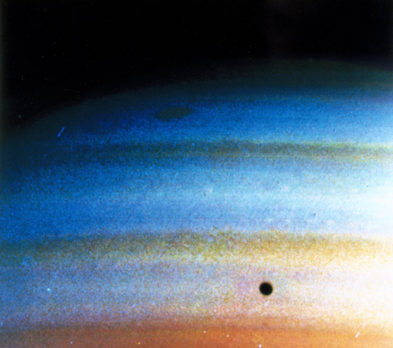 ボイジャー1号が撮影した土星の雲のパターン 作： フレデリック (帰属) バーナード